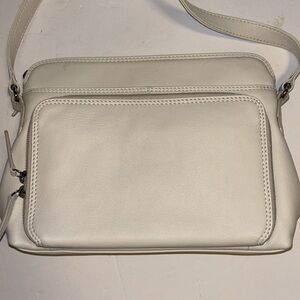 CREME COLOR LEATHER CROSSBODY WITH ADJUSTABLE STRAP
SILVER HARDWARE RFID